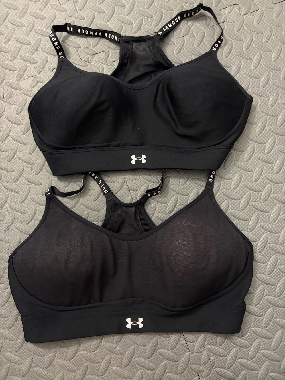 Women’s under Armour padded sports bra lot, medium